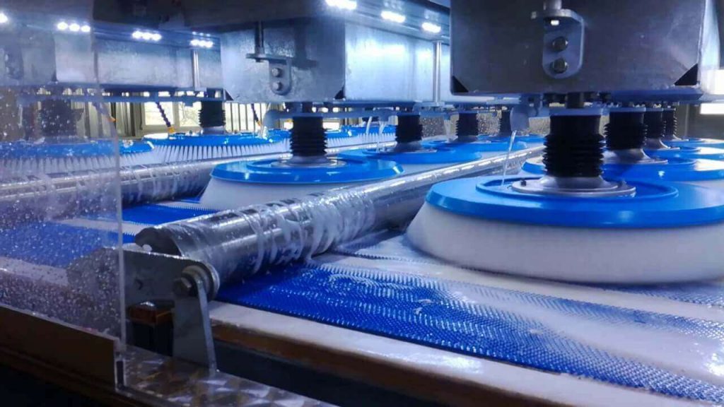 Karakoç Halı Yıkama Diyarbakır fabrikası tam otomatik fırçalı halı yıkama makinesi